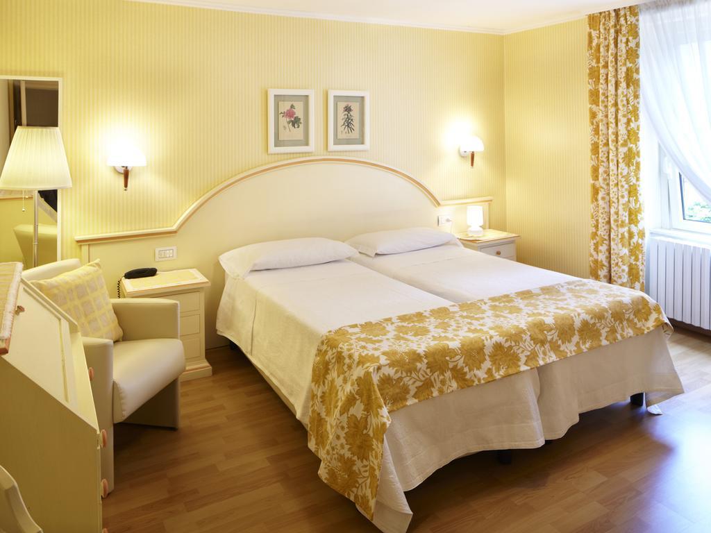 Albergo Milano Snc Lanzo dʼIntelvi Δωμάτιο φωτογραφία
