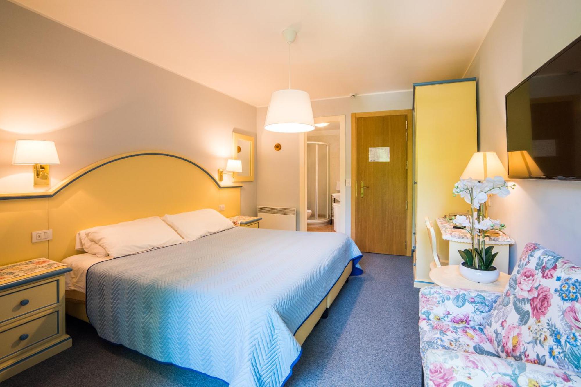 Albergo Milano Snc Lanzo dʼIntelvi Εξωτερικό φωτογραφία