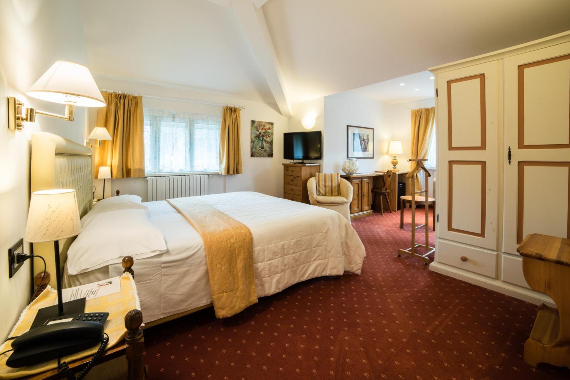 Albergo Milano Snc Lanzo dʼIntelvi Εξωτερικό φωτογραφία