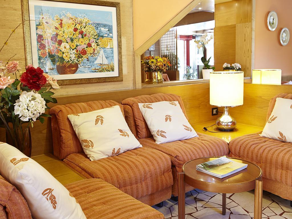 Albergo Milano Snc Lanzo dʼIntelvi Εξωτερικό φωτογραφία