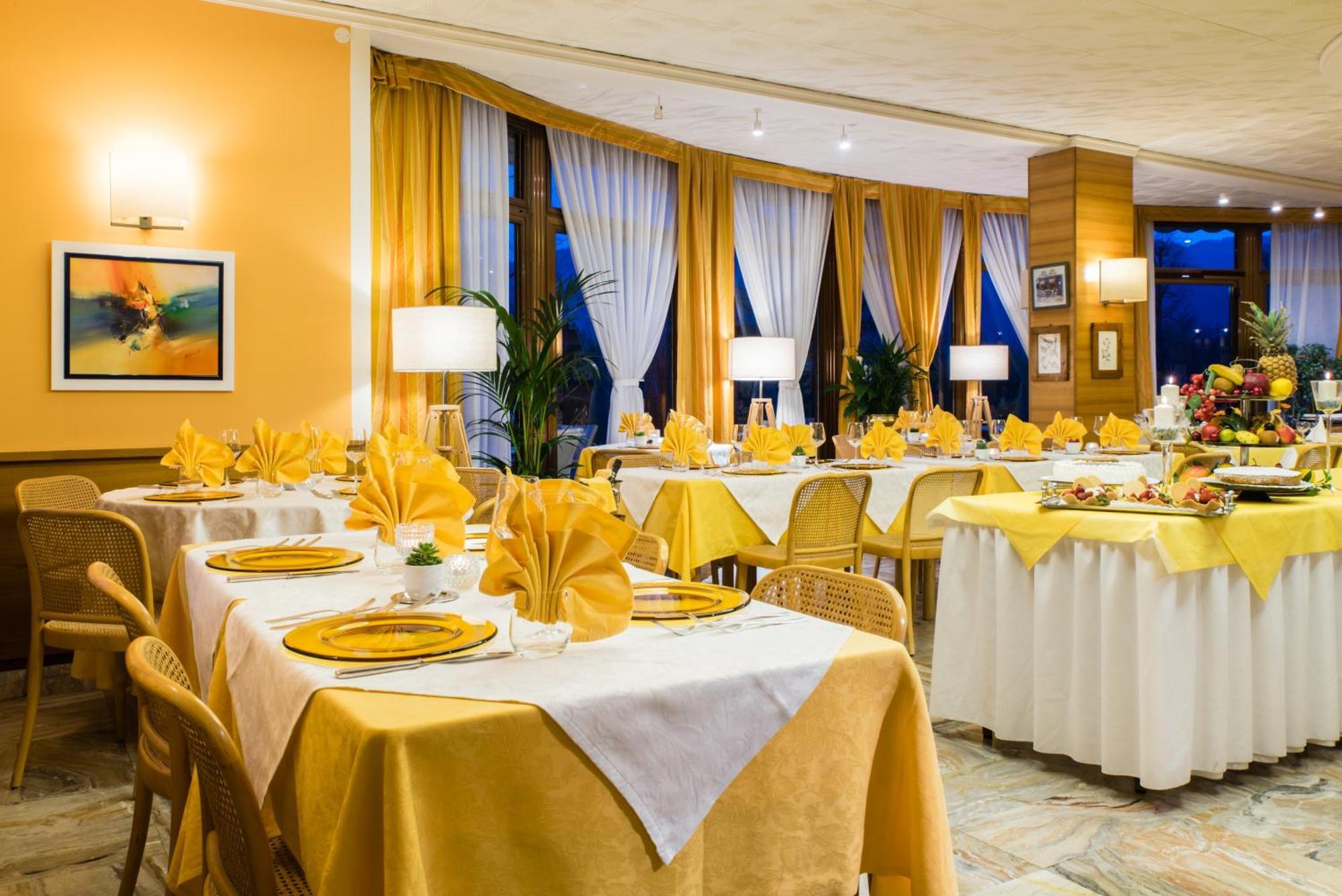 Albergo Milano Snc Lanzo dʼIntelvi Εξωτερικό φωτογραφία